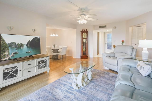 3755 Via Poinciana 106, Lake Worth, FL 33467