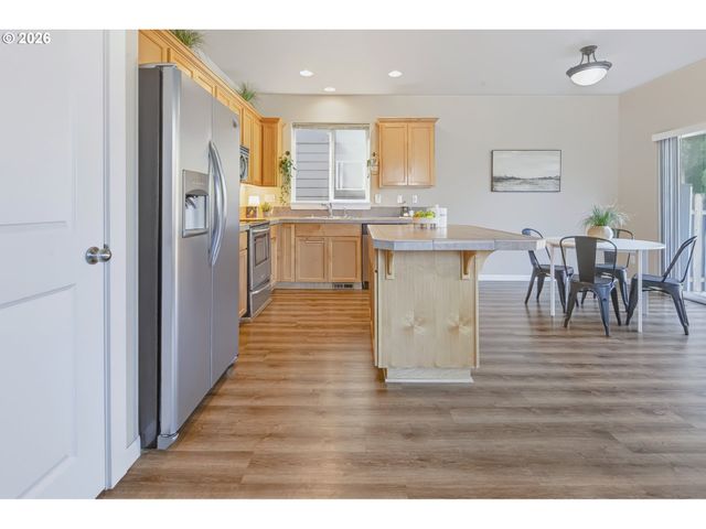 17925 Sw BRISK Ln, Beaverton, OR 97007