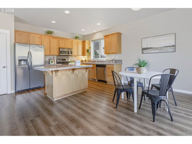 17925 Sw BRISK Ln, Beaverton, OR 97007