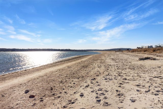 285 Sandy Beach Road, Greenport, NY 11944