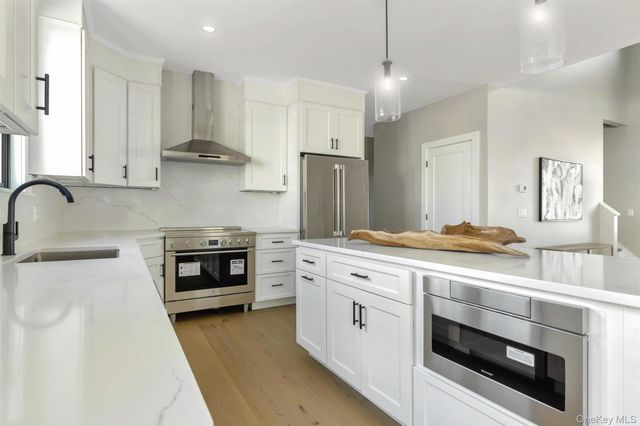 285 Sandy Beach Road, Greenport, NY 11944