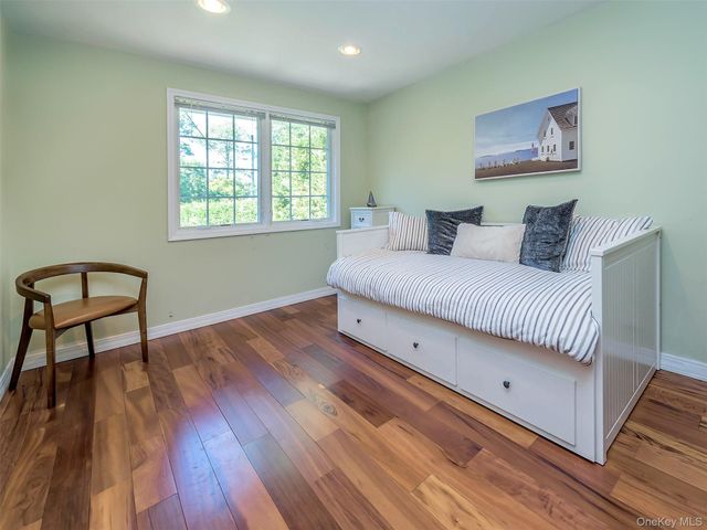 25 Andover Road, Port Washington, NY 11050