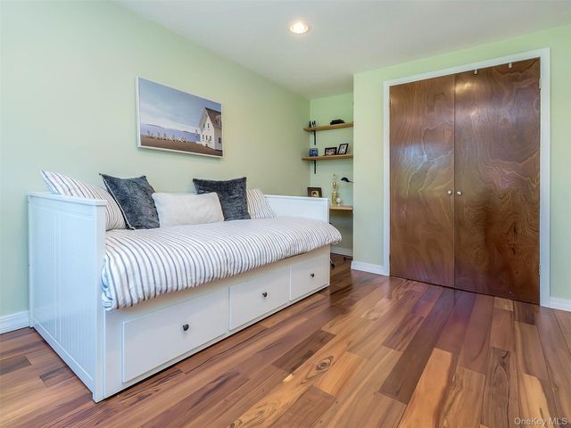 25 Andover Road, Port Washington, NY 11050
