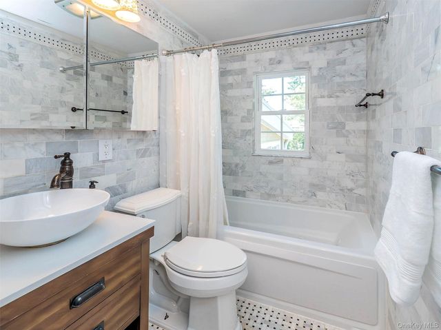 25 Andover Road, Port Washington, NY 11050