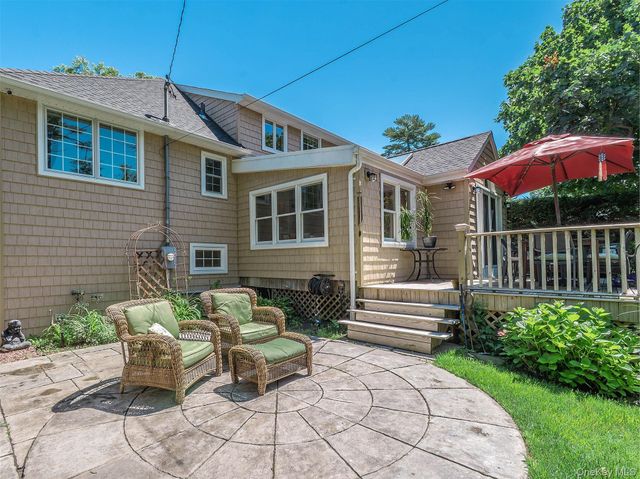 25 Andover Road, Port Washington, NY 11050