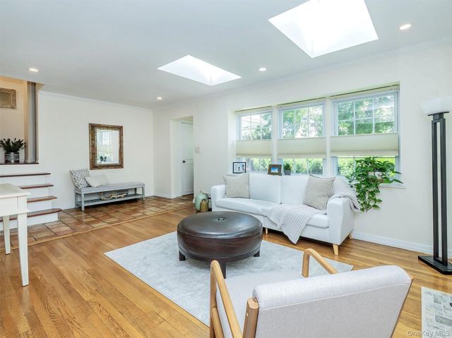 25 Andover Road, Port Washington, NY 11050