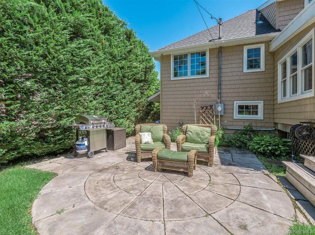 25 Andover Road, Port Washington, NY 11050