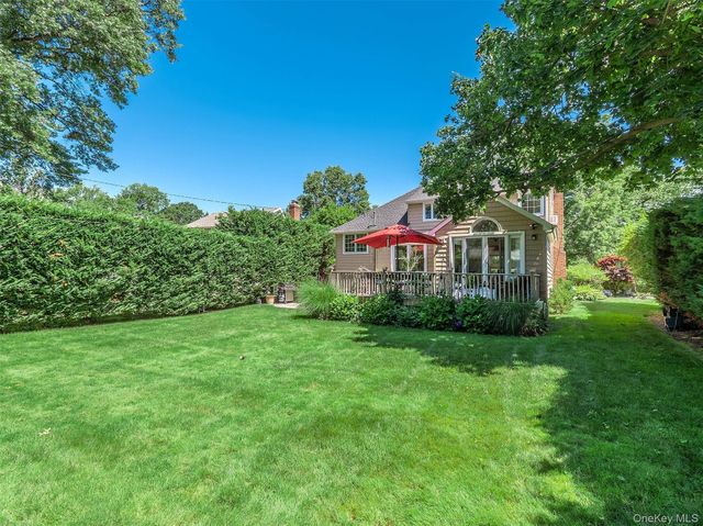 25 Andover Road, Port Washington, NY 11050