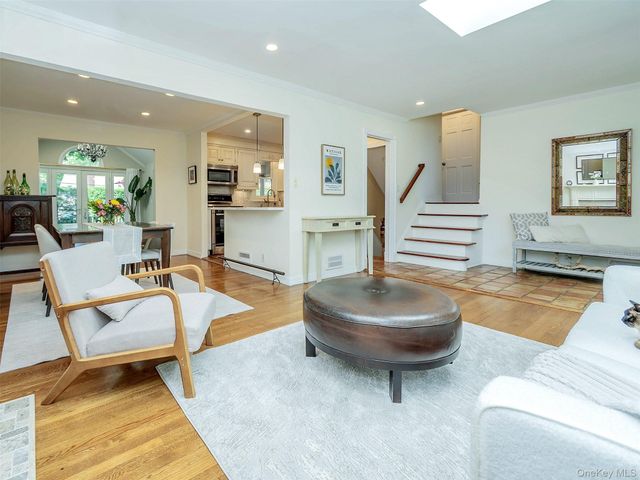 25 Andover Road, Port Washington, NY 11050