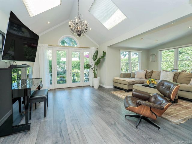 25 Andover Road, Port Washington, NY 11050