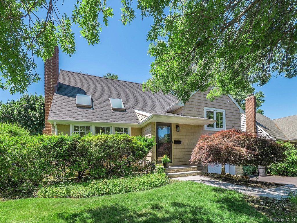 25 Andover Road, Port Washington, NY 11050
