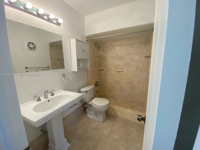 2185 NE 123rd St 204, North Miami, FL 33181