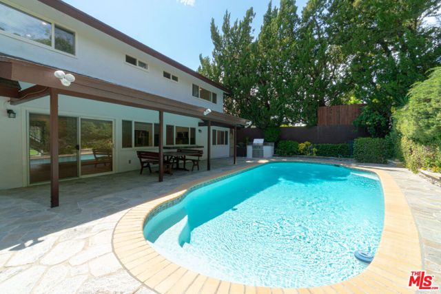 4220 Towhee Drive, Calabasas, CA 91302