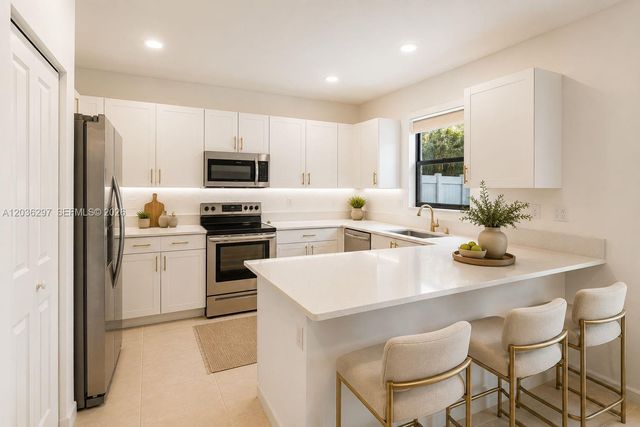 592 NW 203rd Ter, Miami Gardens, FL 33169
