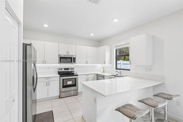 592 NW 203rd Ter, Miami Gardens, FL 33169