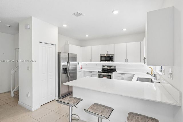592 NW 203rd Ter, Miami Gardens, FL 33169
