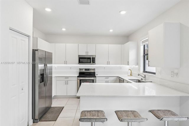 592 NW 203rd Ter, Miami Gardens, FL 33169