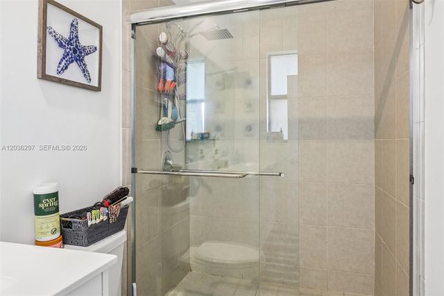 592 NW 203rd Ter, Miami Gardens, FL 33169