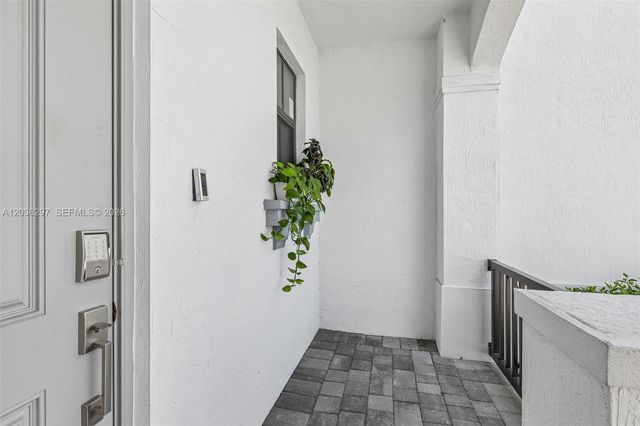 592 NW 203rd Ter, Miami Gardens, FL 33169