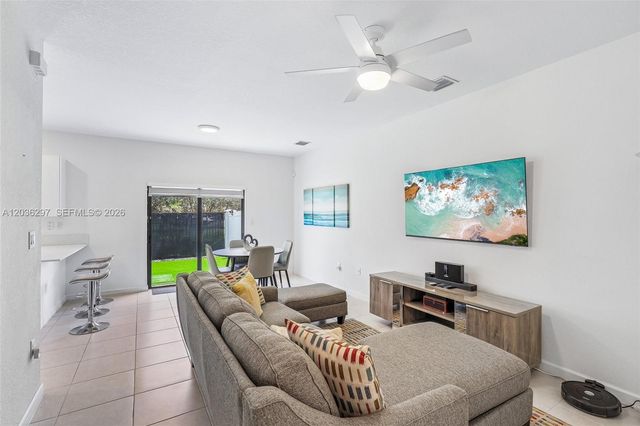 592 NW 203rd Ter, Miami Gardens, FL 33169