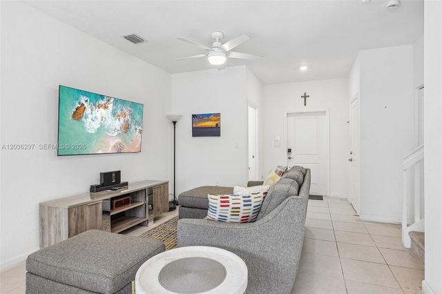 592 NW 203rd Ter, Miami Gardens, FL 33169