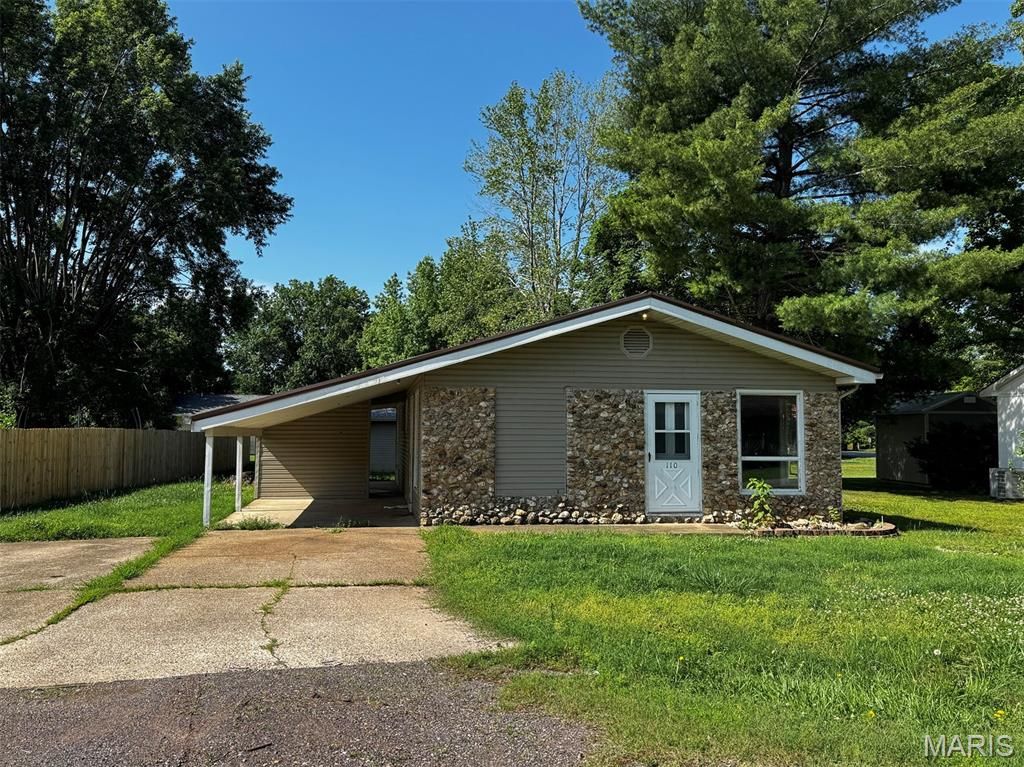 Image 1 of property listing at 110 Navajo Street, Piedmont, MO 63957