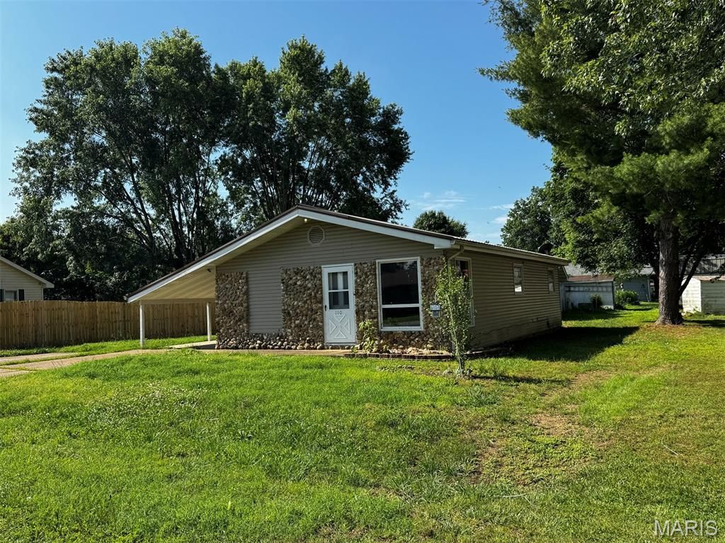 Image 2 of property listing at 110 Navajo Street, Piedmont, MO 63957