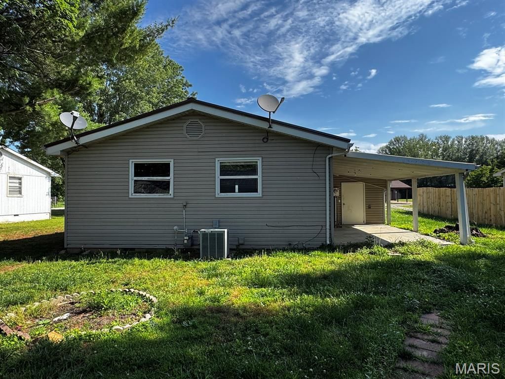 Image 14 of property listing at 110 Navajo Street, Piedmont, MO 63957