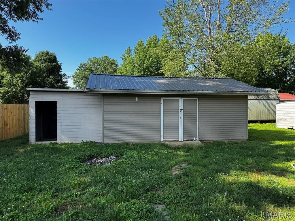 Image 16 of property listing at 110 Navajo Street, Piedmont, MO 63957