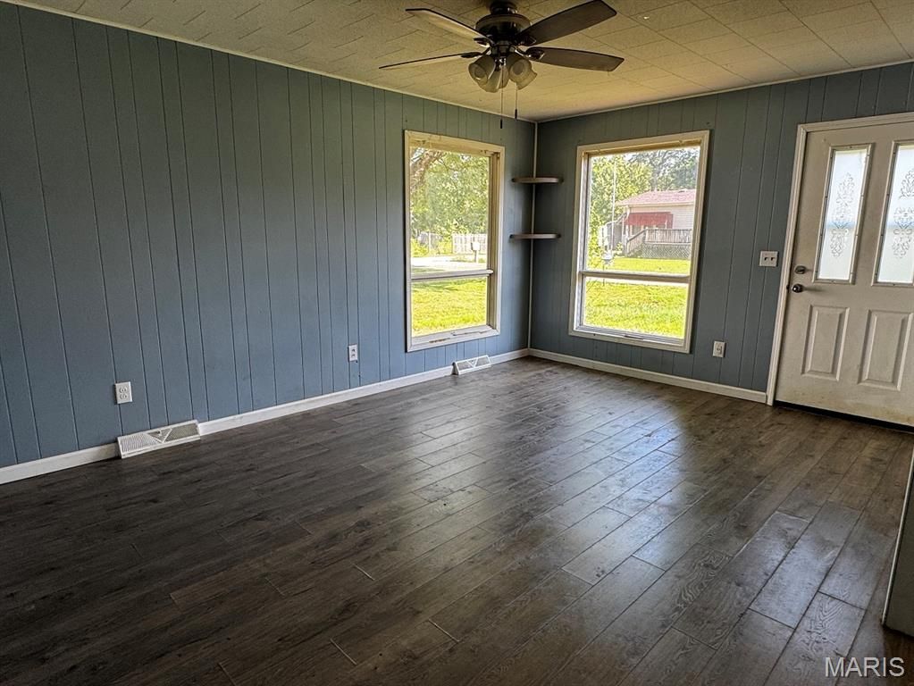 Image 4 of property listing at 110 Navajo Street, Piedmont, MO 63957