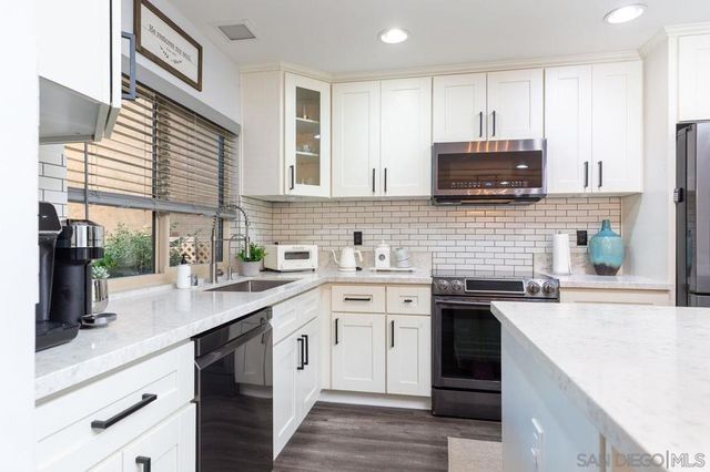 9758 Caminito Doha, San Diego, CA 92131