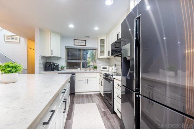 9758 Caminito Doha, San Diego, CA 92131