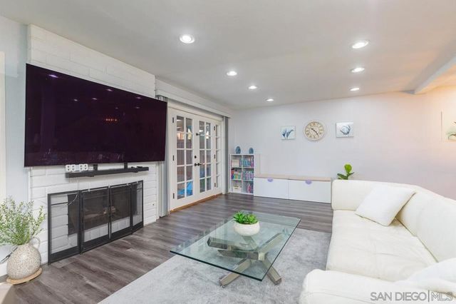 9758 Caminito Doha, San Diego, CA 92131