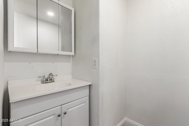 8052 W PIERSON Street, Phoenix, AZ 85033