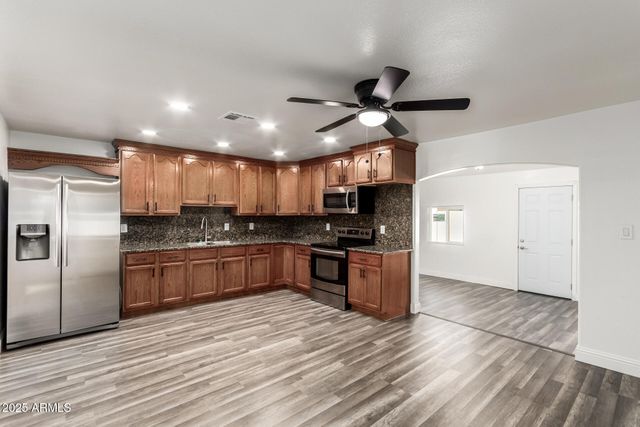 8052 W PIERSON Street, Phoenix, AZ 85033