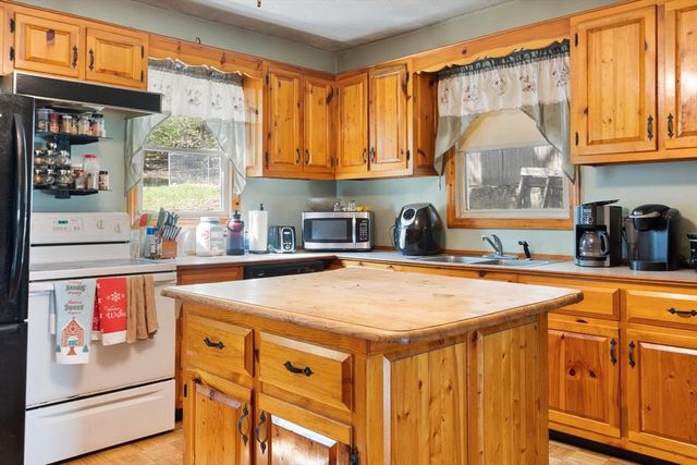 102 Canton St, Fitchburg, MA 01420