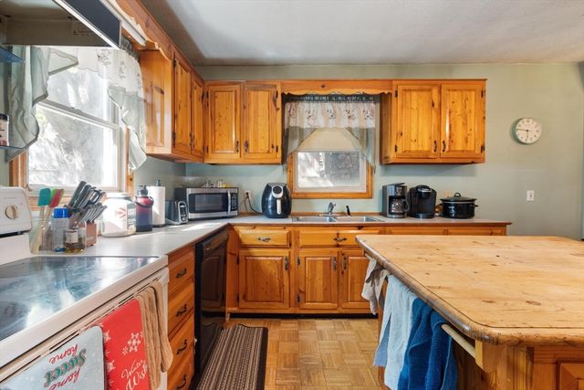 102 Canton St, Fitchburg, MA 01420