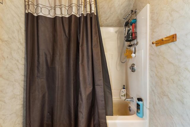 102 Canton St, Fitchburg, MA 01420