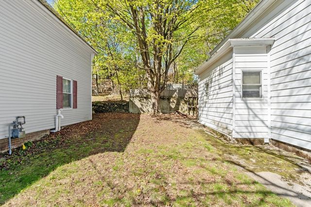 102 Canton St, Fitchburg, MA 01420