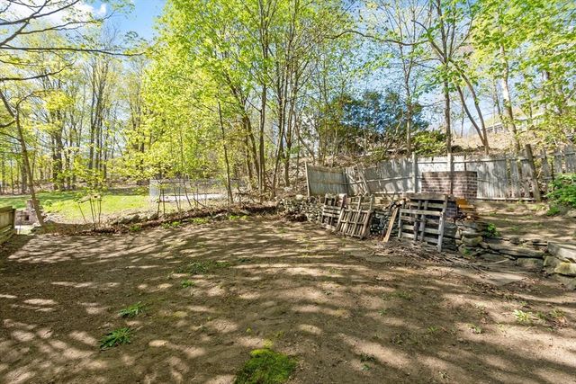 102 Canton St, Fitchburg, MA 01420