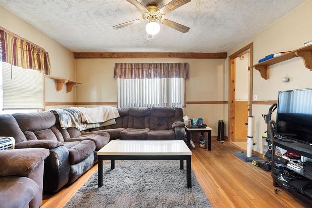 102 Canton St, Fitchburg, MA 01420