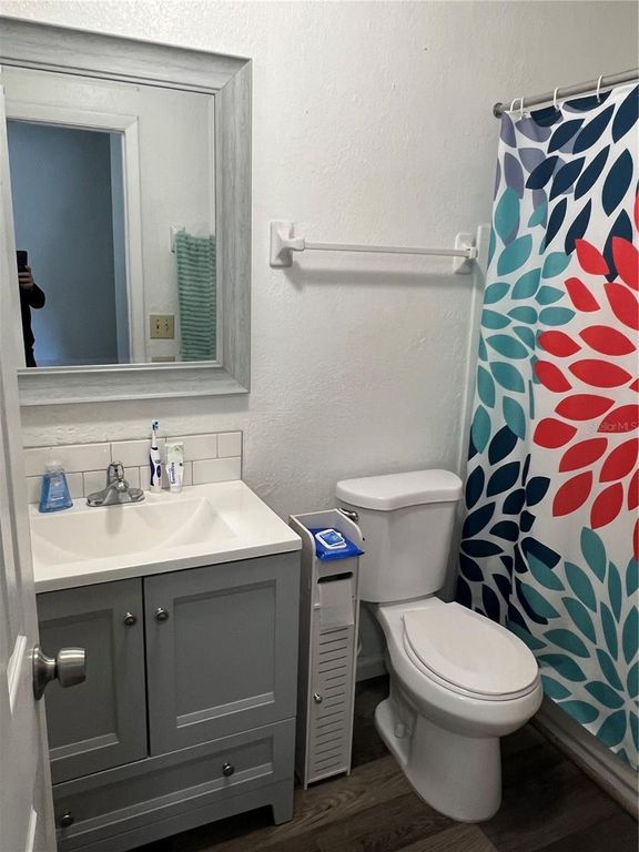 Image 12 of property listing at 4415 S SEMORAN BOULEVARD 4, Orlando, FL 32822