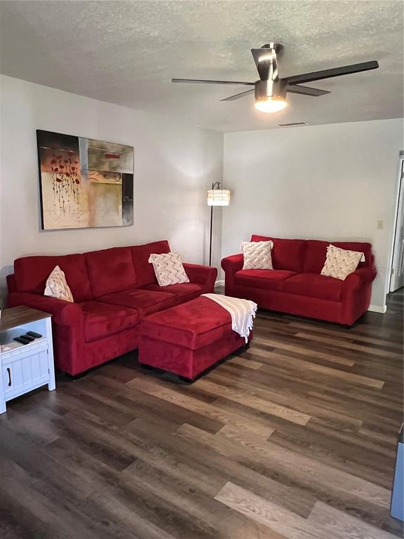 Image 6 of property listing at 4415 S SEMORAN BOULEVARD 4, Orlando, FL 32822