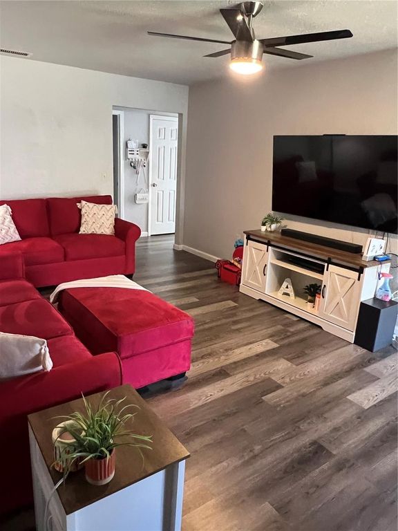 Image 7 of property listing at 4415 S SEMORAN BOULEVARD 4, Orlando, FL 32822