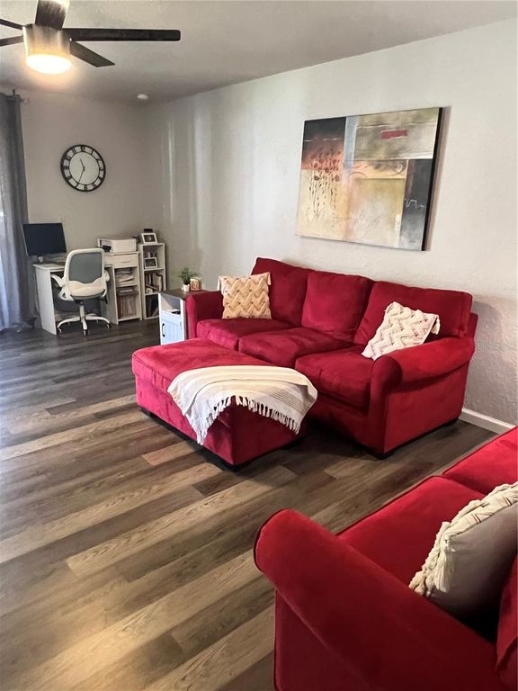 Image 8 of property listing at 4415 S SEMORAN BOULEVARD 4, Orlando, FL 32822