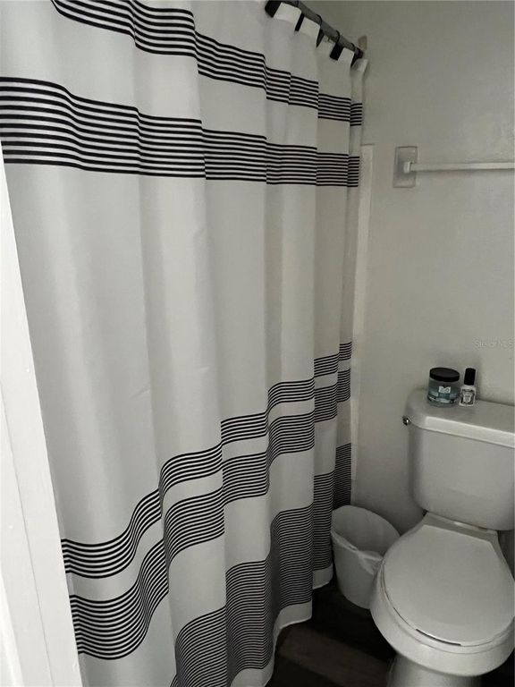 Image 9 of property listing at 4415 S SEMORAN BOULEVARD 4, Orlando, FL 32822