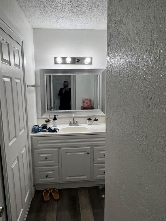 Image 10 of property listing at 4415 S SEMORAN BOULEVARD 4, Orlando, FL 32822