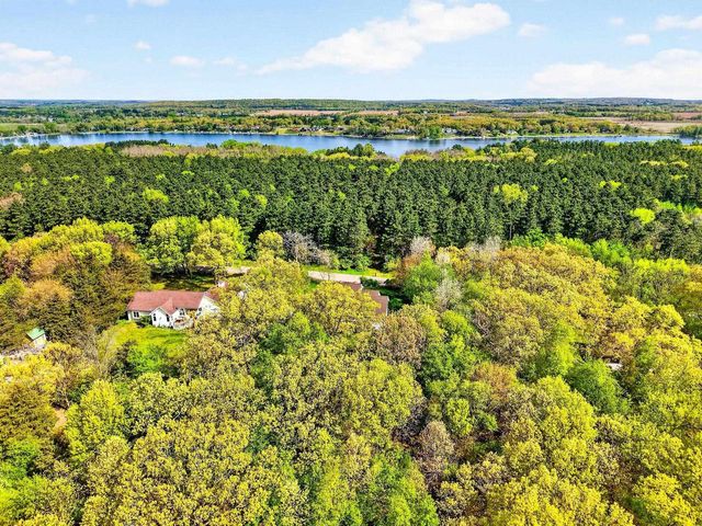 W7183 Breneman Road, Pardeeville, WI 53954