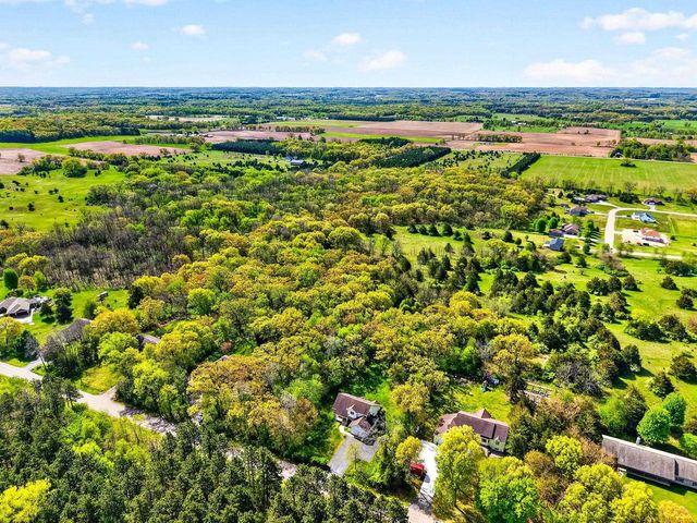 W7183 Breneman Road, Pardeeville, WI 53954