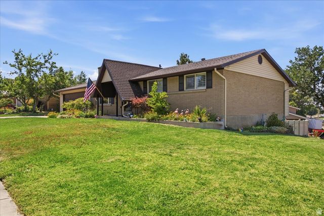 4407 S VISTA DR, South Ogden, UT 84403